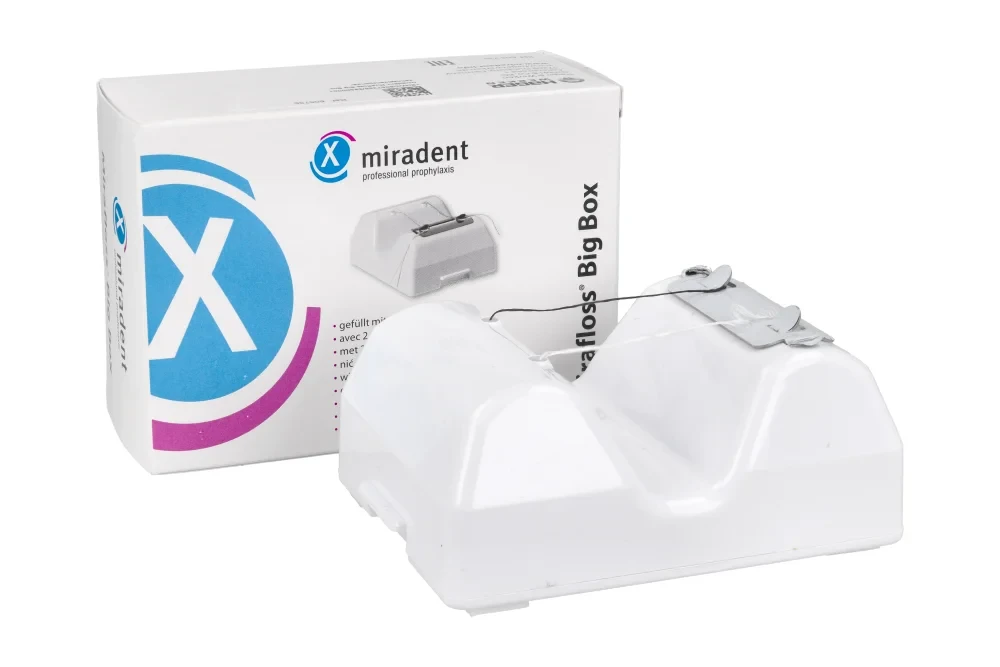Nici-w-pojemniku-z-dozownikiem-Mirafloss-Big-Box---47454_6poziom.webp